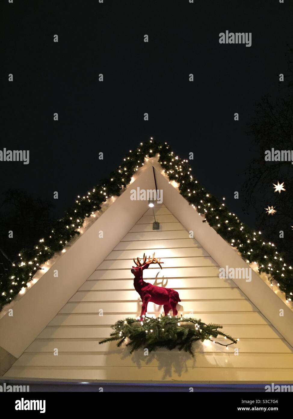 Christmas decorations house reindeer hi-res stock photography and ...