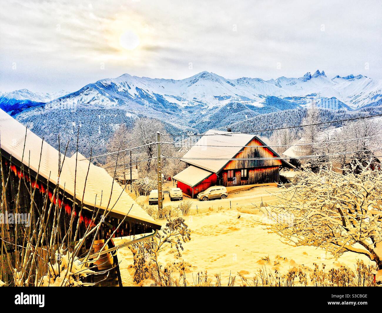 Soleil d’hiver sur le village Jarrier en Maurienne Savoie Stock Photo