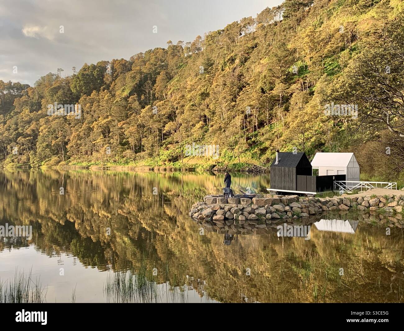The floating sauna on Lake Derby, Tasmania Stock Photo - Alamy