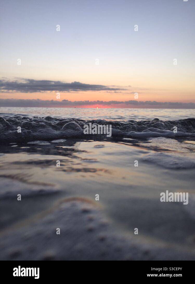 Photo Prise En Corse Devant La Mer Et Un Leve De Soleil Rose Stock Photo Alamy Photo Prise En Corse Devant La Mer Et Un Leve De Soleil Rose Stock Photo Alamy