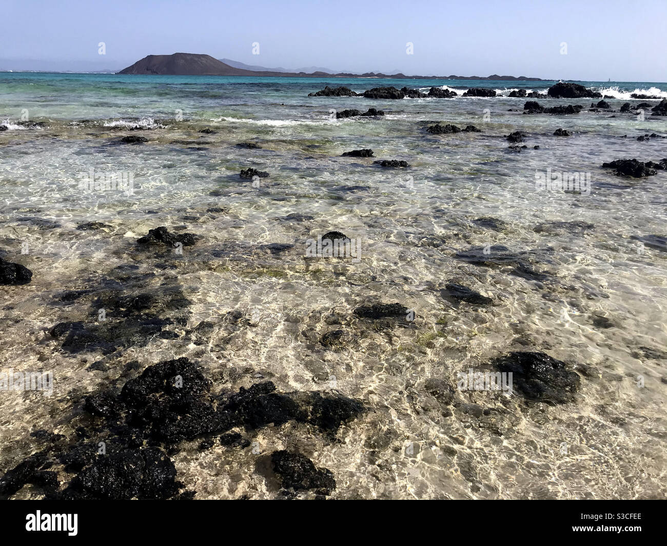 View of Los Lobos island from Hoplaco beach, Corralejo, Fuerteventura Stock Photo