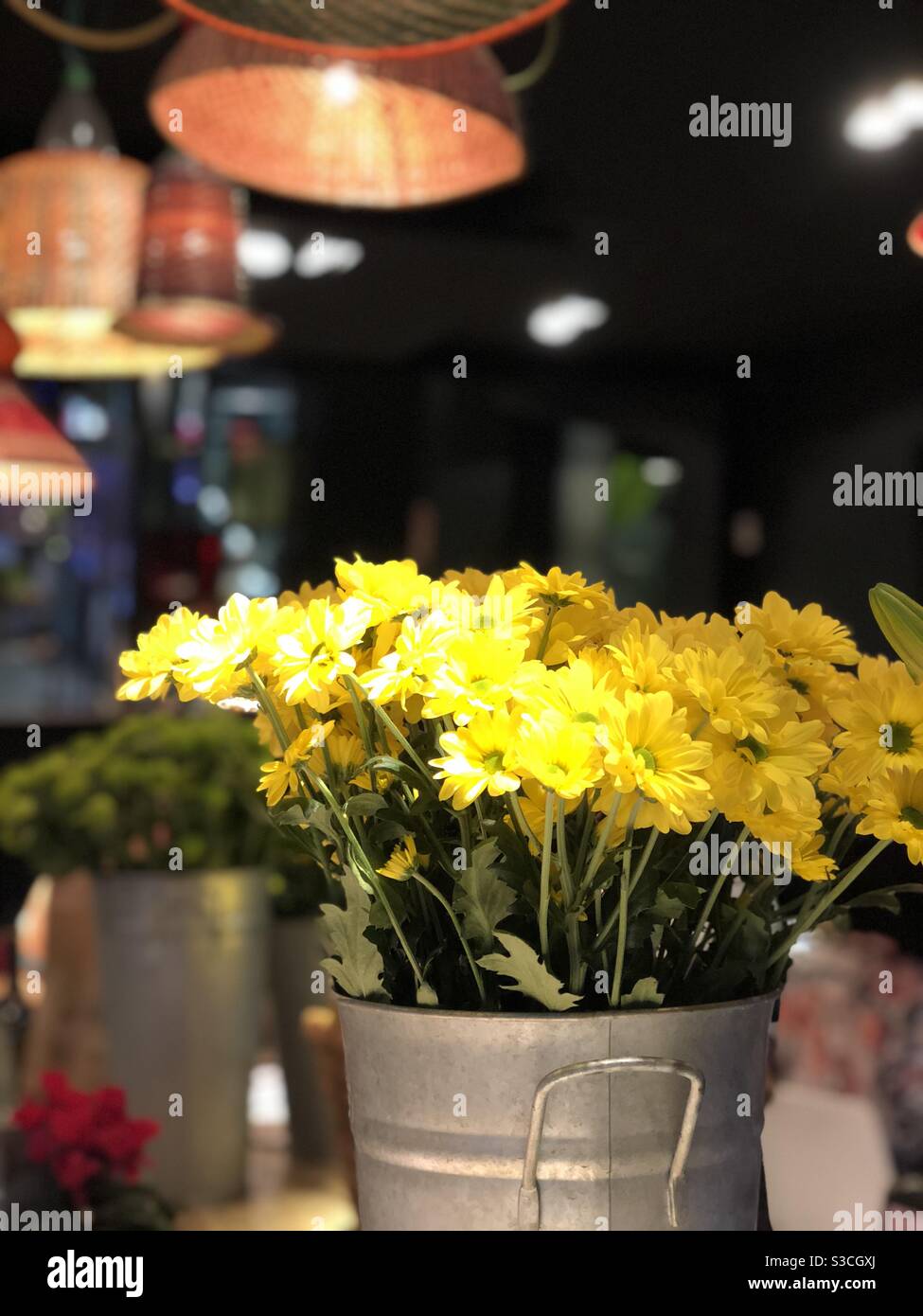 Yellow flower bouquets hires stock photography and images Alamy
