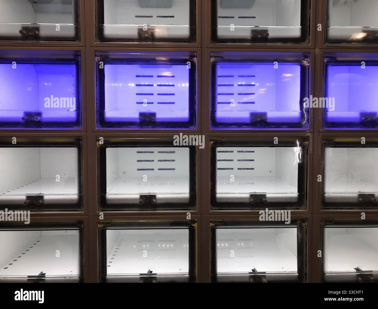 Download Empty Vending Machine High Resolution Stock Photography And Images Alamy
