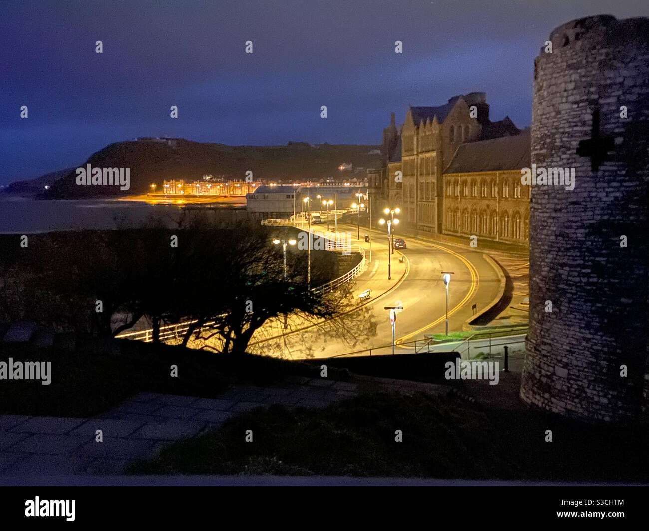 Aberystwyth, West Wales, UK. Sunday 17th January 2021. Weather: a cold morning In Aberystwyth as the streets light up golden by streetlights. Photo Credit ©️ Rose Voon / Alamy Live News. Stock Photo