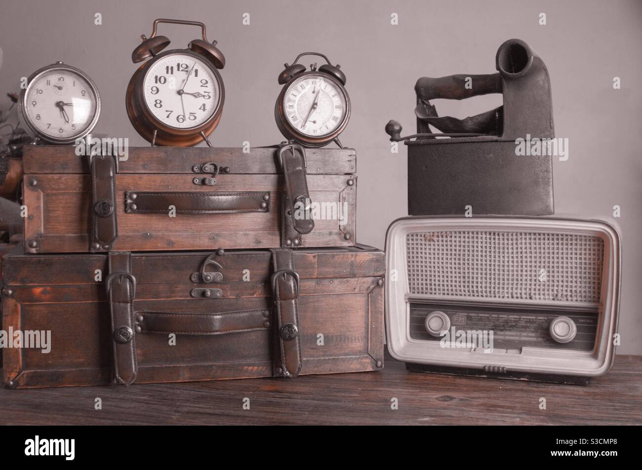 Vintage clock radio hires stock photography and images Alamy