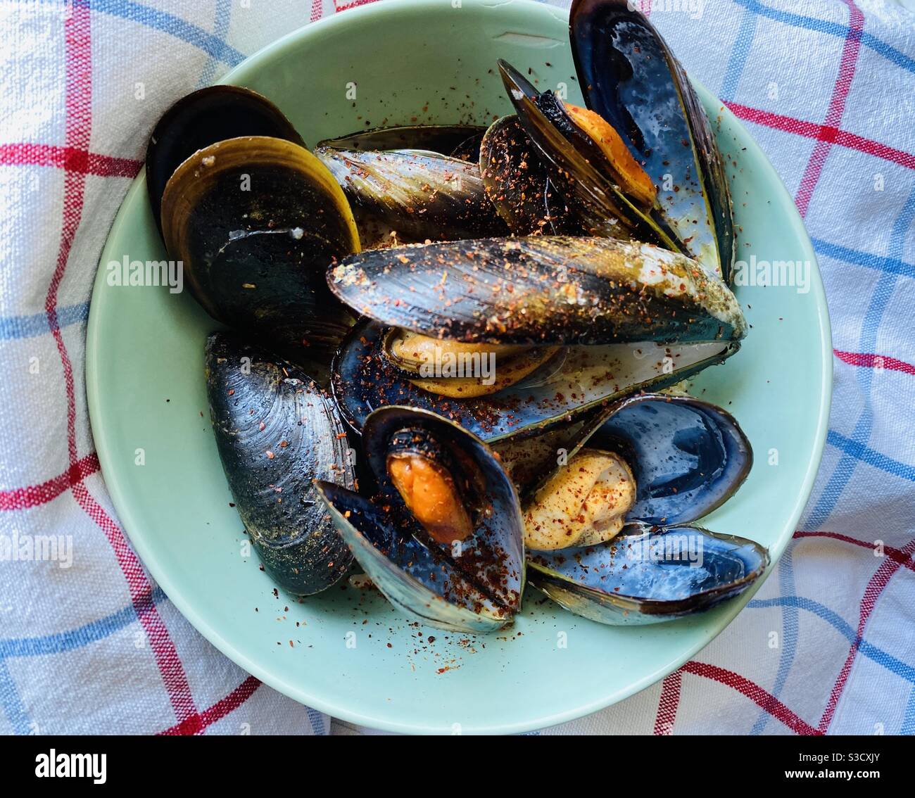 Mussels on rice in a green bowl Stock Photo