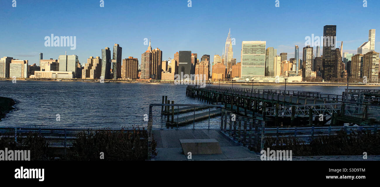 Panorama of Midtown Manhattan from the Gantry State Plaza in Long Island City Stock Photo