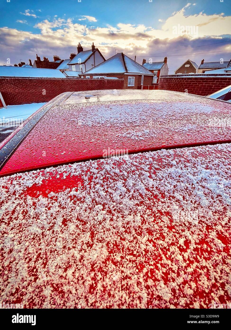 A dusting of snow on a car roof Stock Photo Alamy