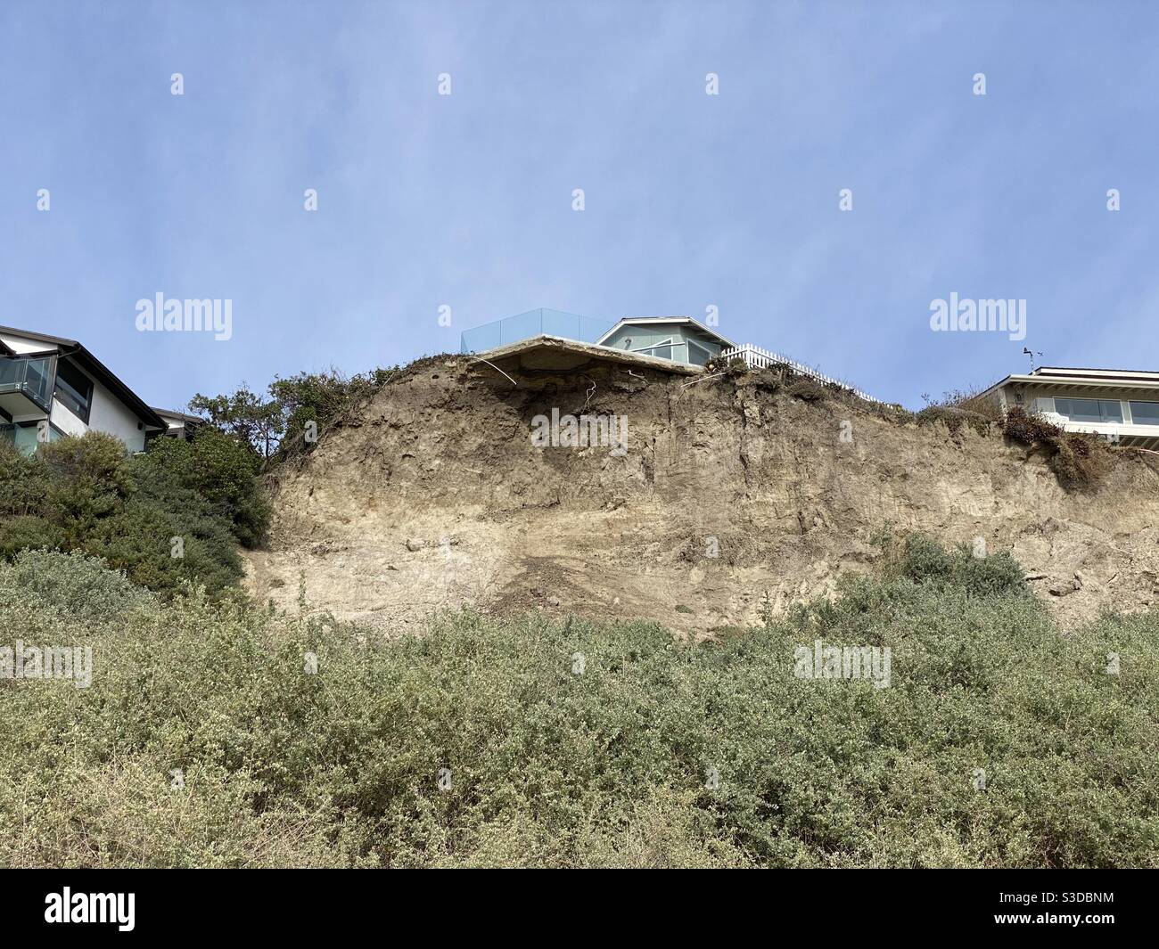 Coastal erosion leaves house hanging over cliff at san Clemente beach Stock Photo