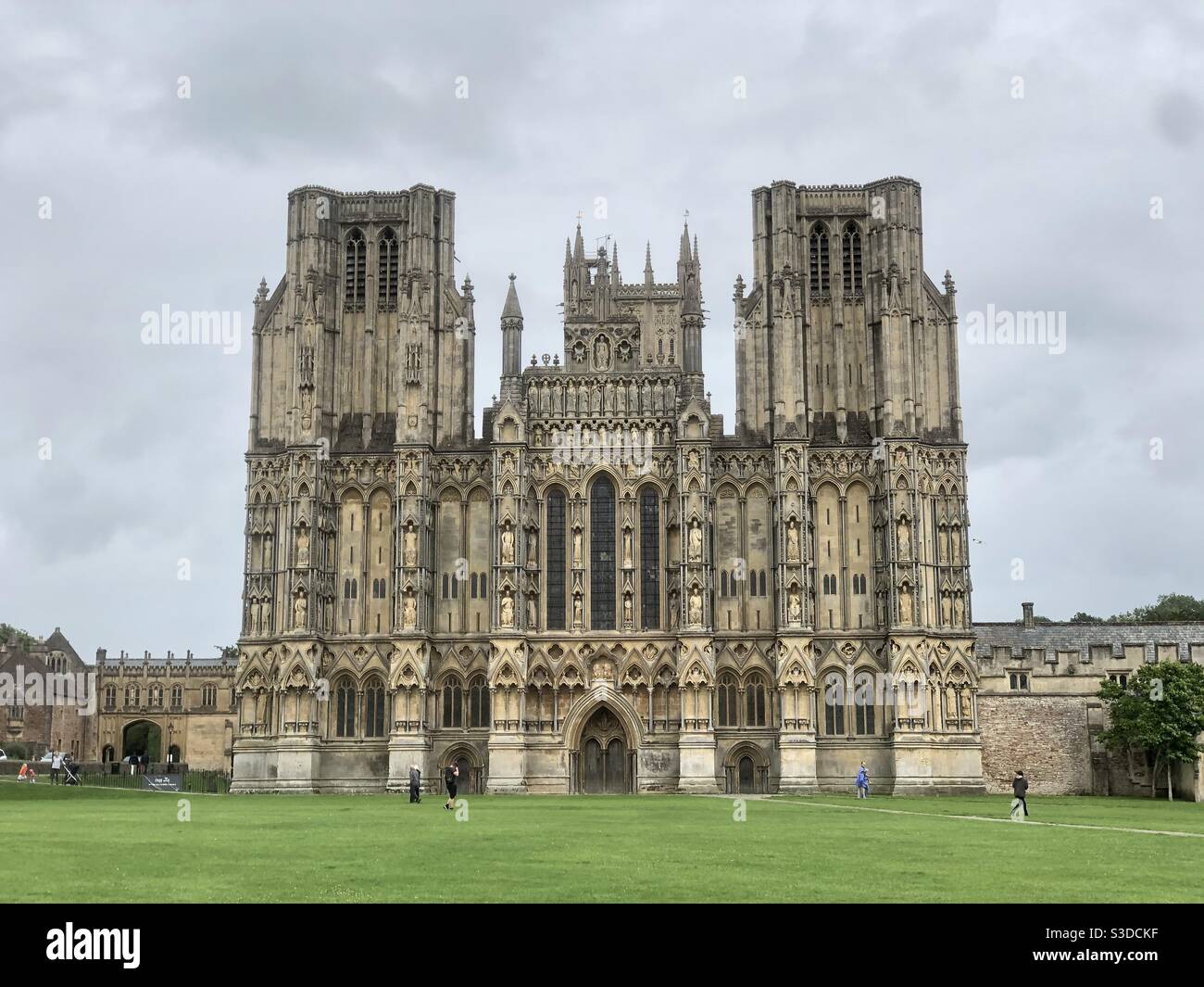 Wells cathedral building hi-res stock photography and images - Alamy