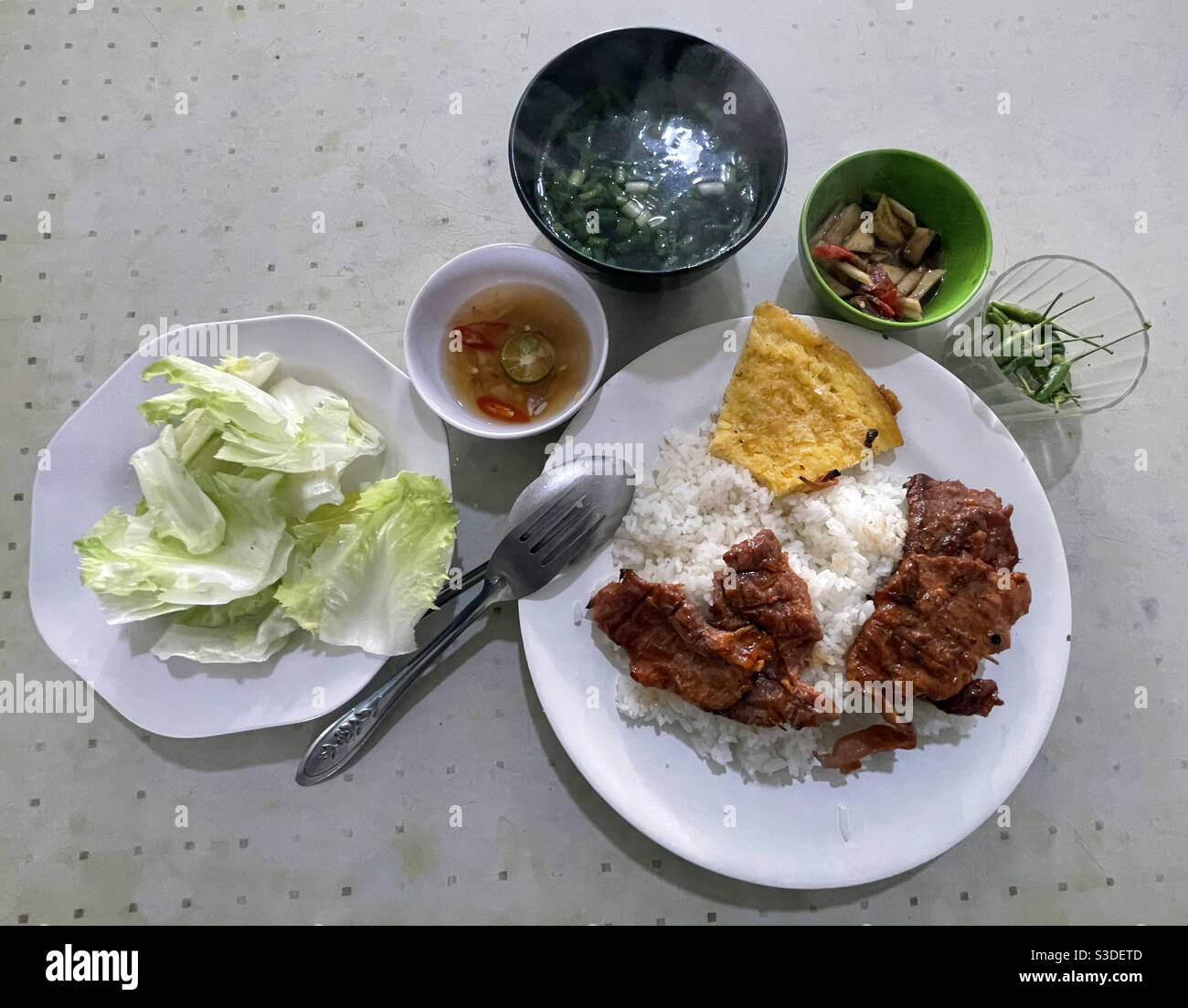 Broken rice hi-res stock photography and images - Alamy