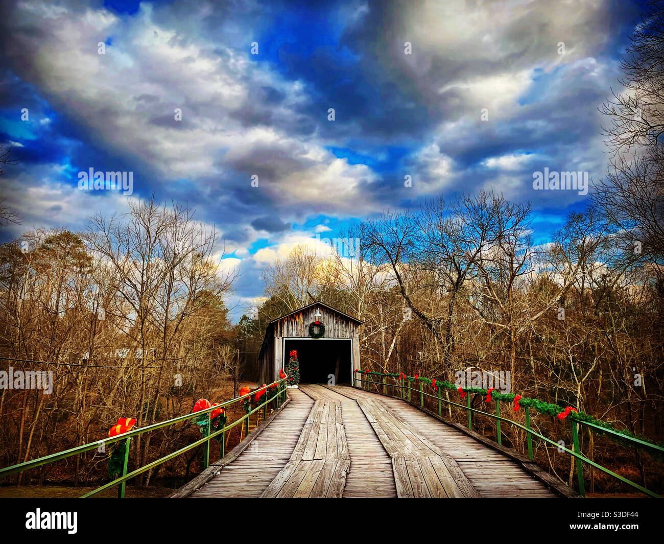 Bridge in the countryside hi-res stock photography and images - Alamy