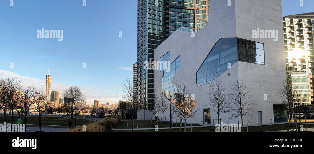 Hunters Point Community Library, designed by Steven Holl Architects, in Long Island City, Queens Stock Photo