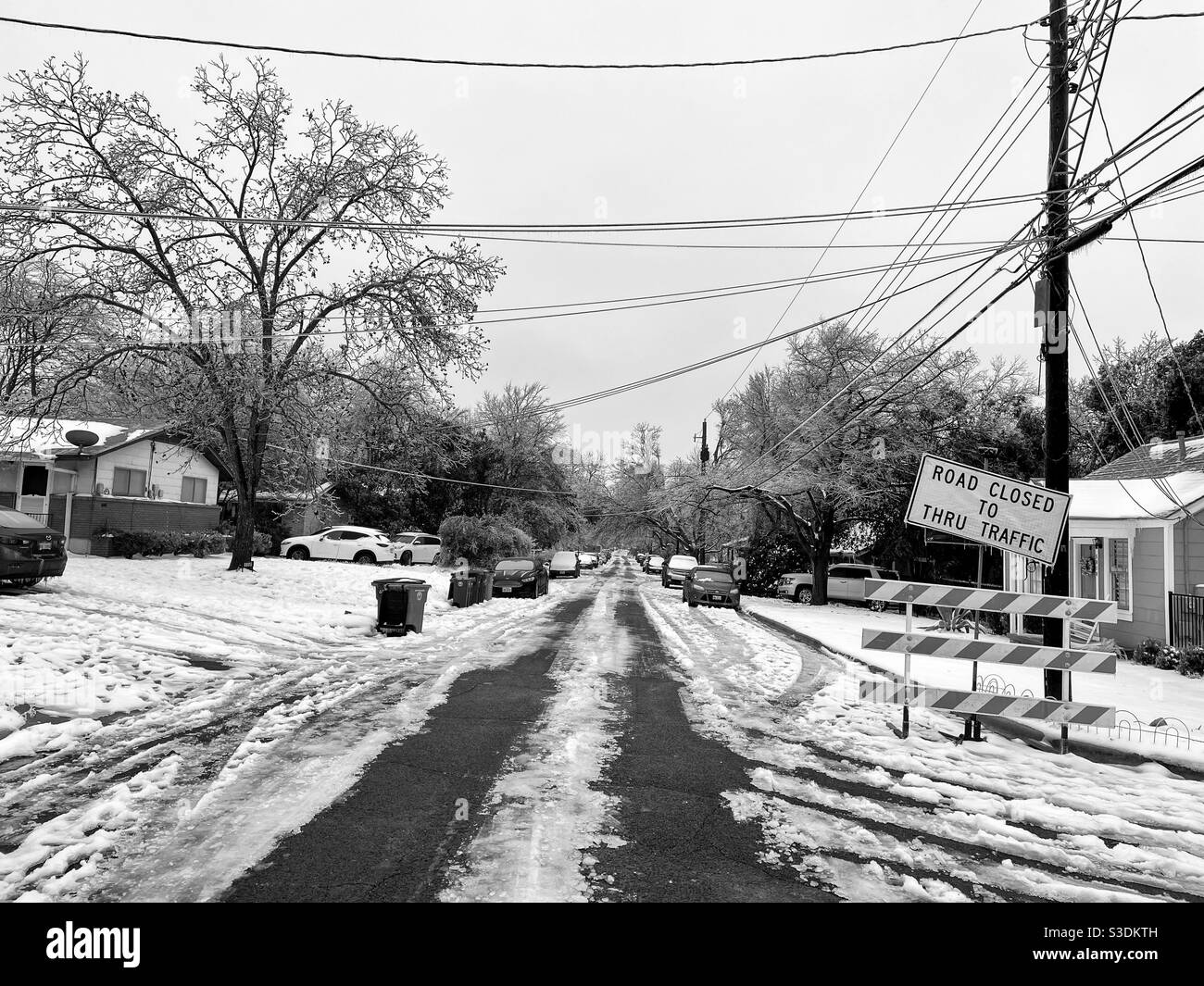 Snowy and icy roads, winter storm 2021, Austin, TX Stock Photo Alamy