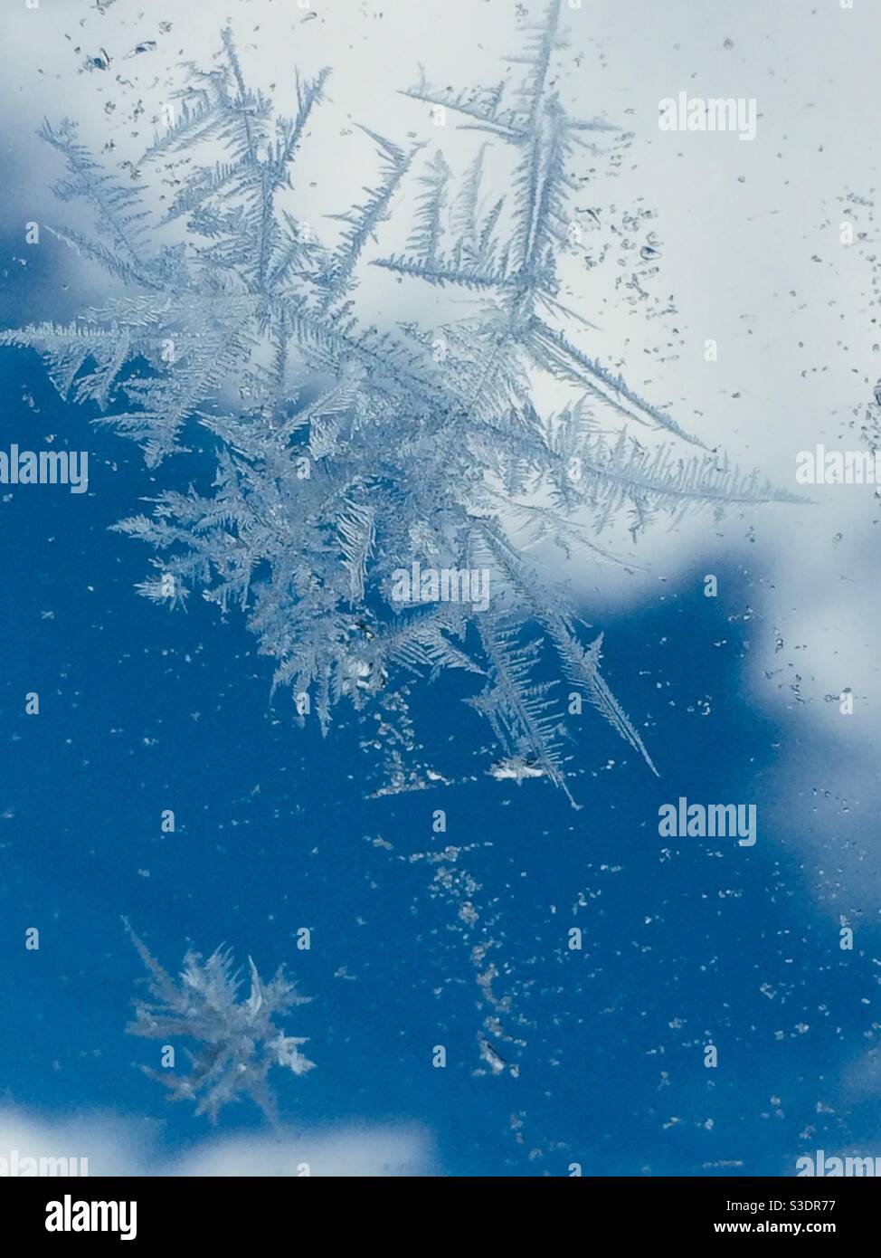 Frost on windscreen hi-res stock photography and images - Alamy