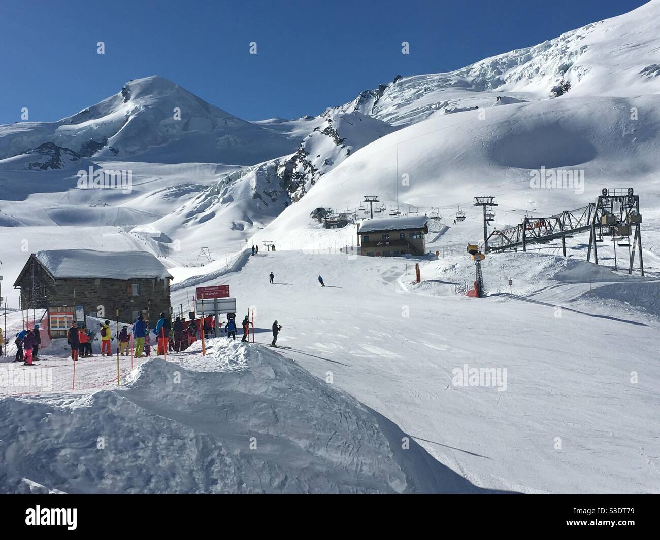 Felskinn Ski slopes wth Mt. Allalin, Saas Fee, Valais, Switzerland. Stock Photo