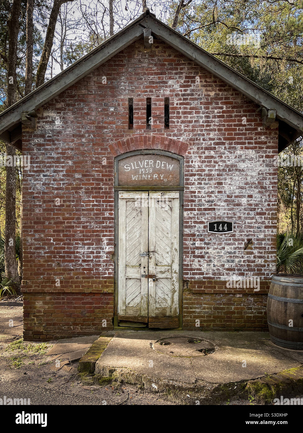 Silver Dew Winery, formerly the oils shed for Bloody Point Lighthouse on Daufuskie Island, South Carolina Stock Photo