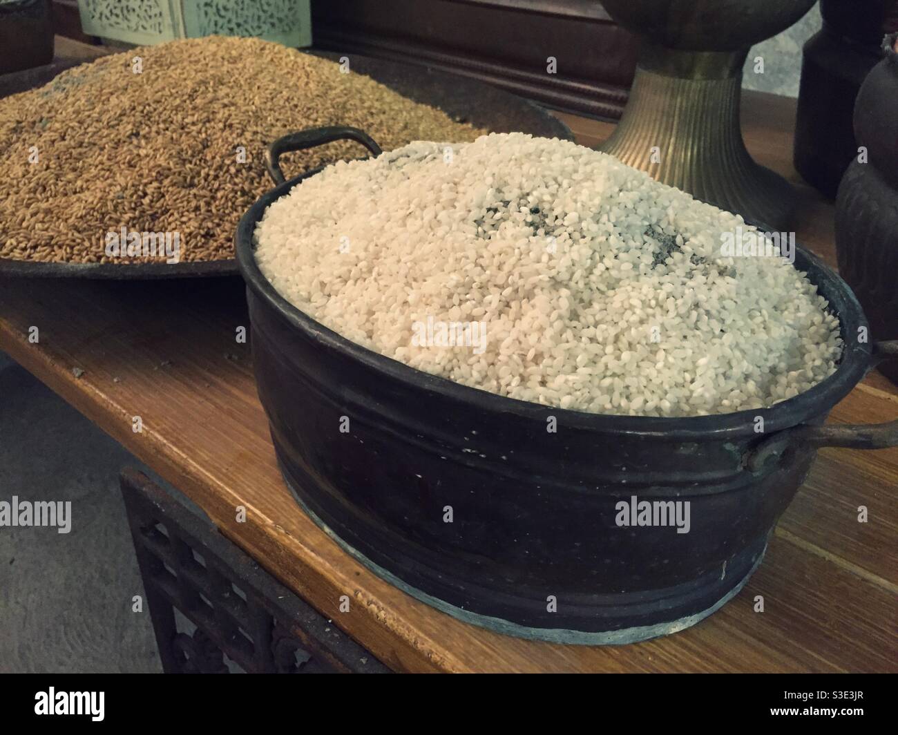 Old Time Rice Rice in an old fashioned metal bowl Stock Photo - Alamy