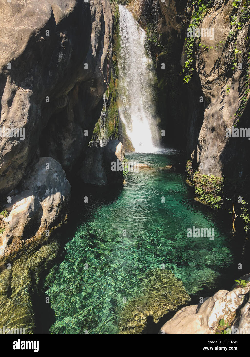 Green water and green mountains hi-res stock photography and images - Alamy