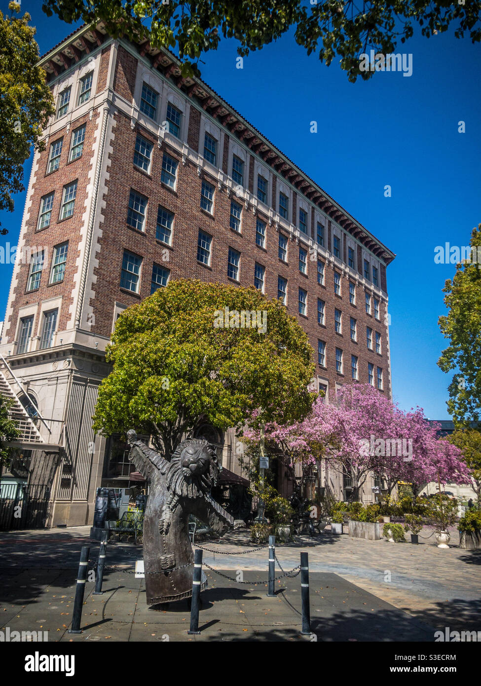 Culver Hotel in Culver city California with Leo the lion standing guard Stock Photo