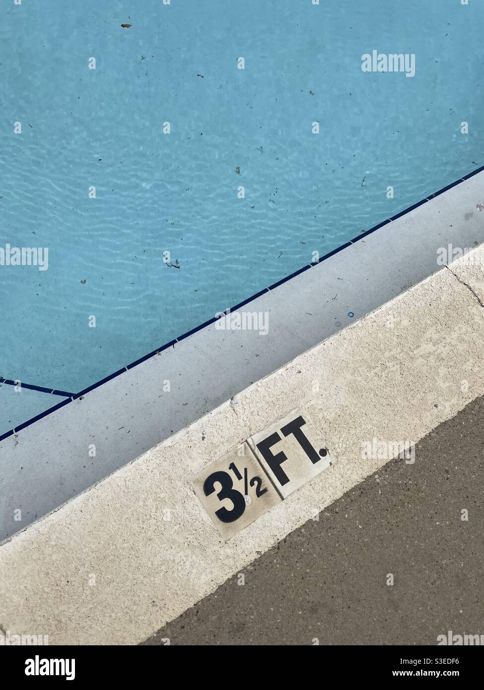 Swimming pool depth hires stock photography and images Alamy