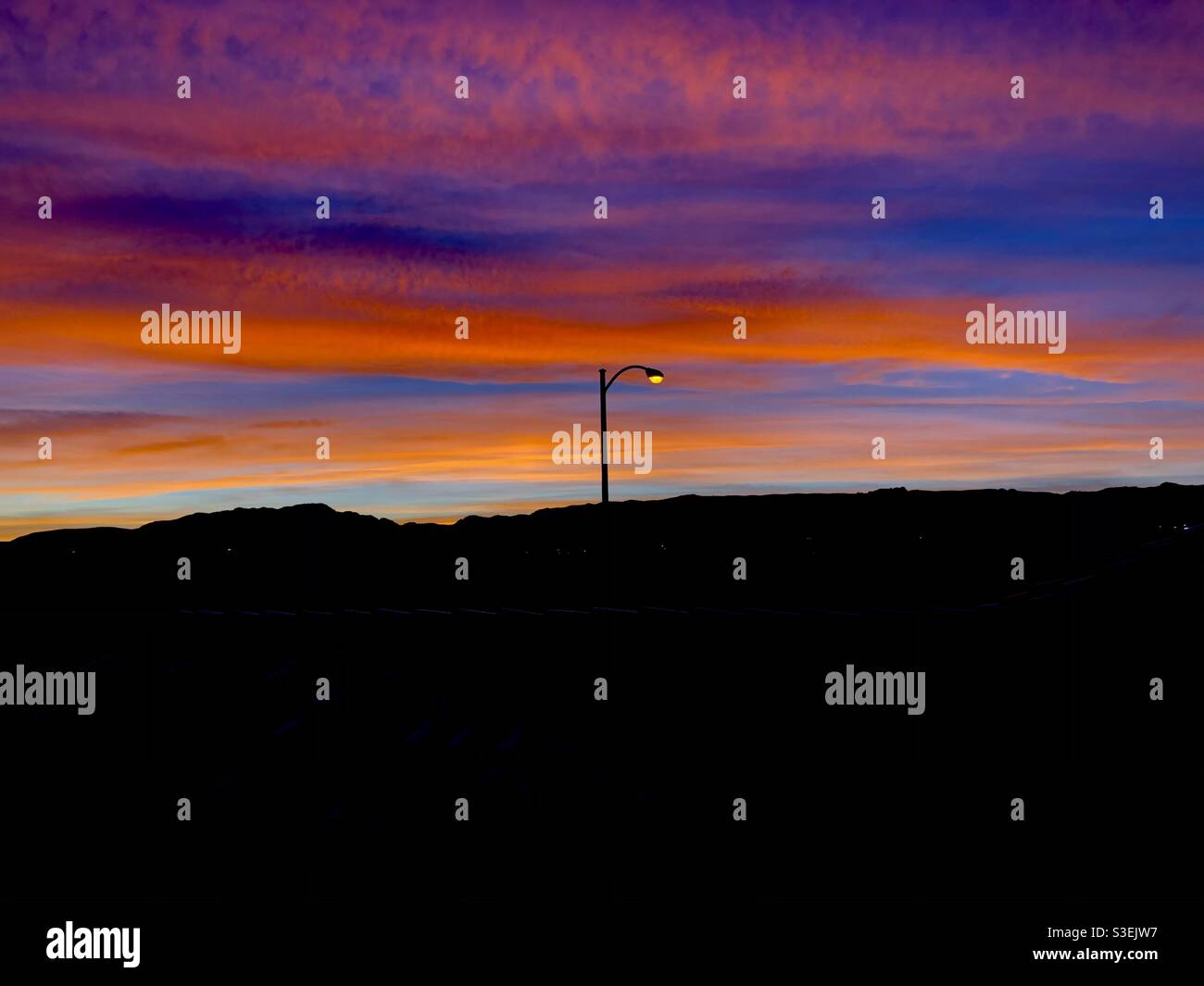 Lonely light hi-res stock photography and images - Alamy