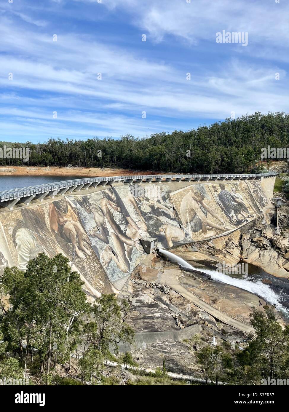 Wellington dam mural hi-res stock photography and images - Alamy