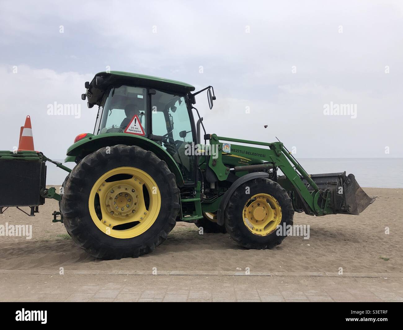 Construction vehicle beach hi-res stock photography and images - Alamy