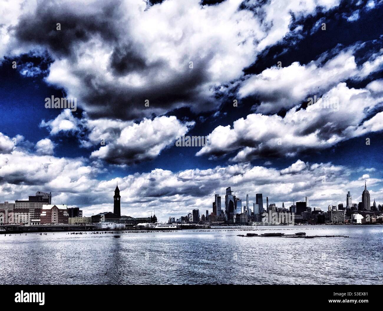 Nyc blue sky clouds hi-res stock photography and images - Alamy