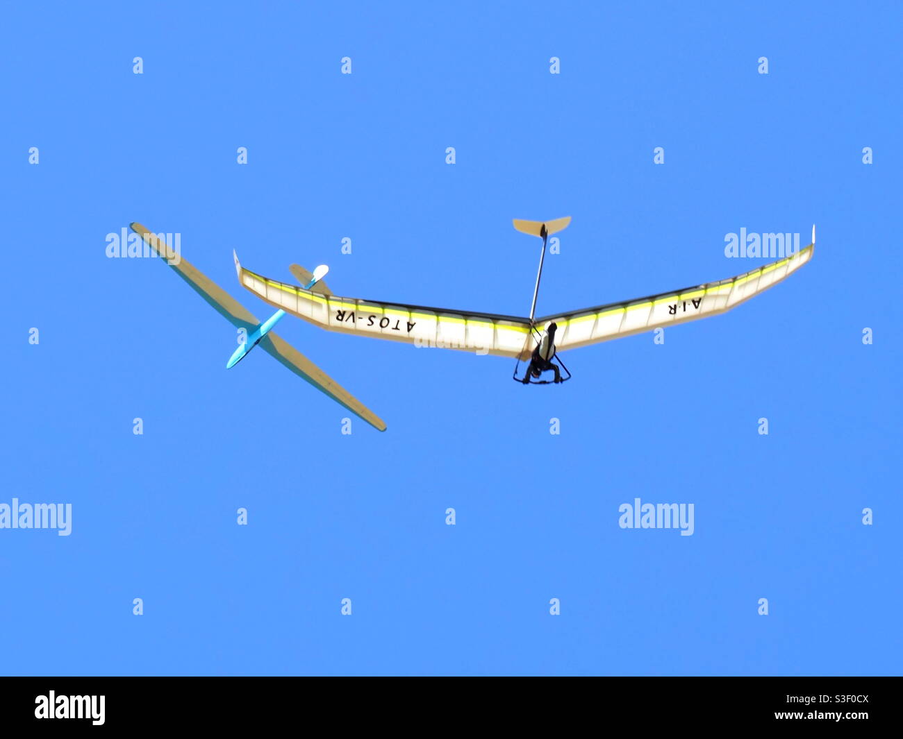 Hang Glider Hi Res Stock Photography And Images Alamy