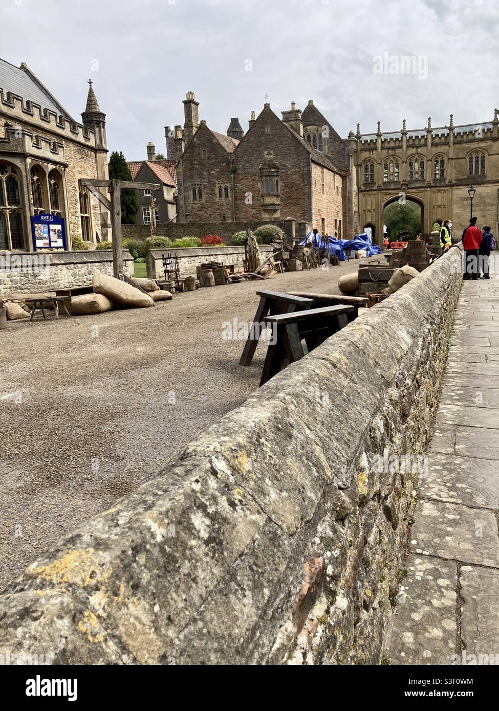Members of the public asking questions about the film set on location in Wells, Somerset for filming the American TV series Becoming Elizabeth set in the Tudor period Stock Photo