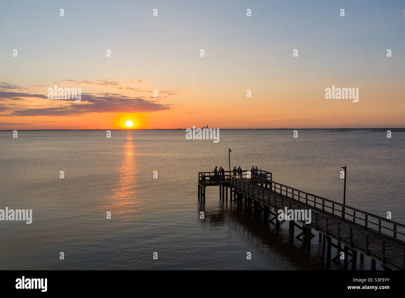 Mobile pier hi-res stock photography and images - Alamy