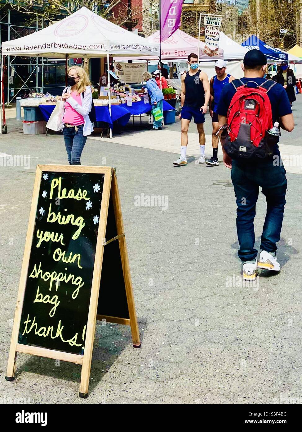 Handwritten chalkboard sign at farmers market Stock Photo Alamy