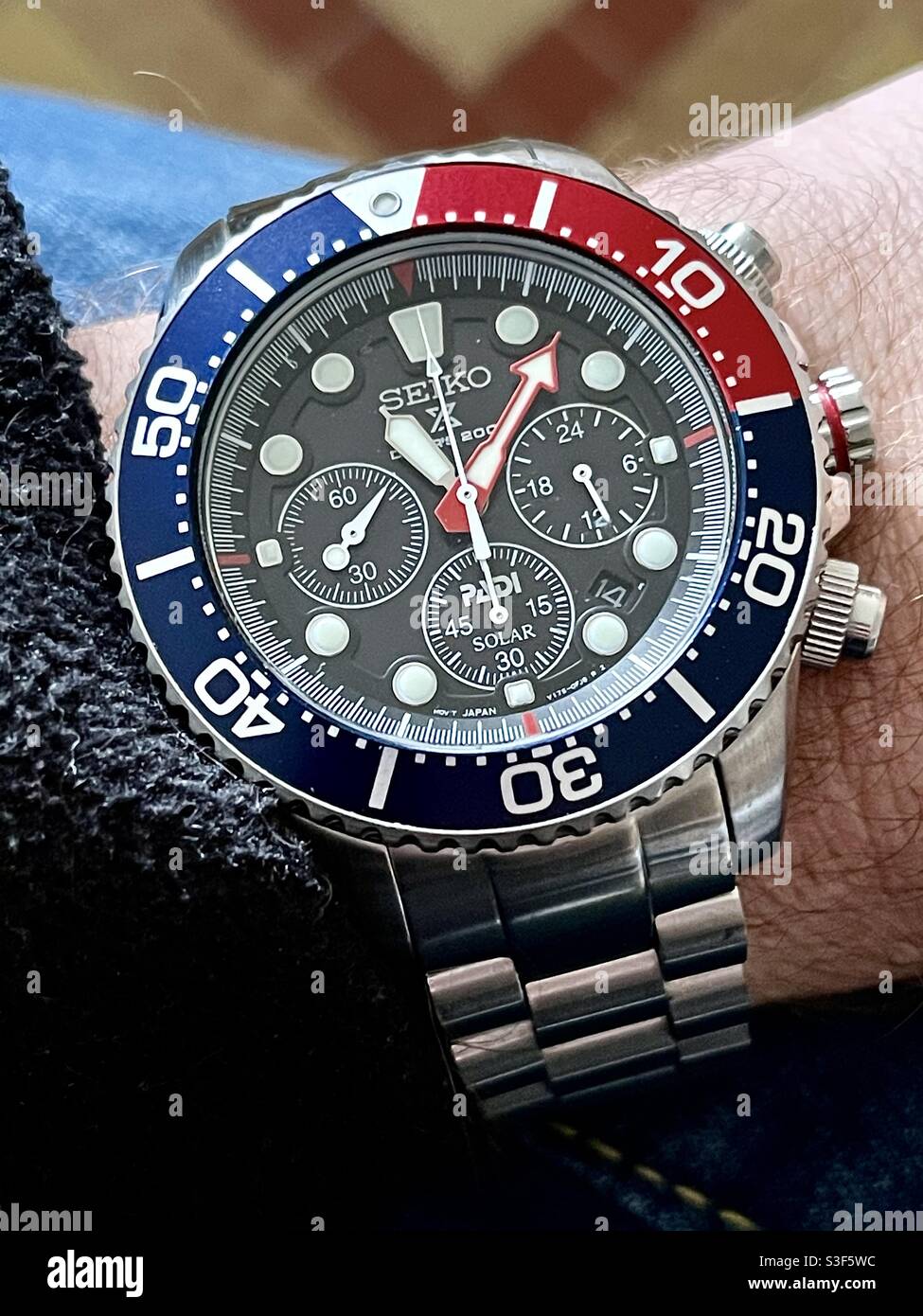 Seiko Prospex PADI Pepsi Solar Diver Chronograph wrist watch with blue and  red bezel, black wave dial and lumed hour markers and hands on a Jubilee  bracelet band Stock Photo - Alamy