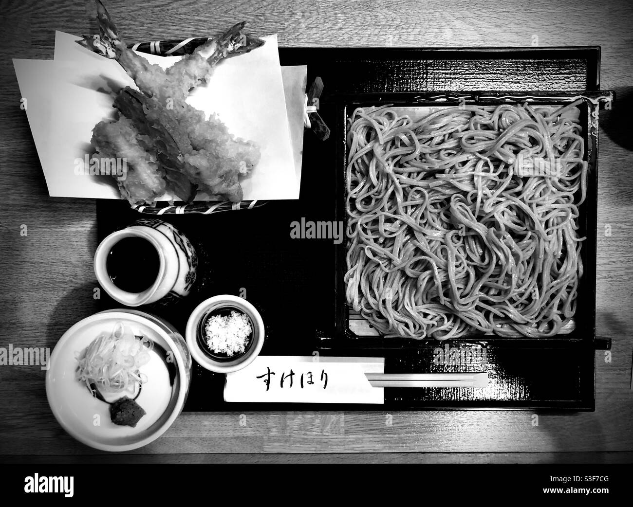 Zarusoba (Japanese cold buckwheat noodles) with shrimp tempura, lunch in a Japanese restaurant