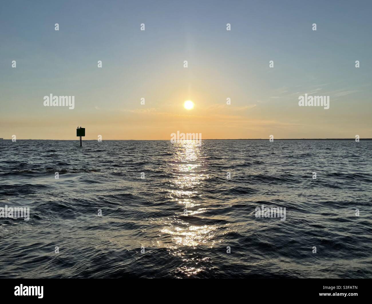 Golden reflections on water hi-res stock photography and images - Alamy