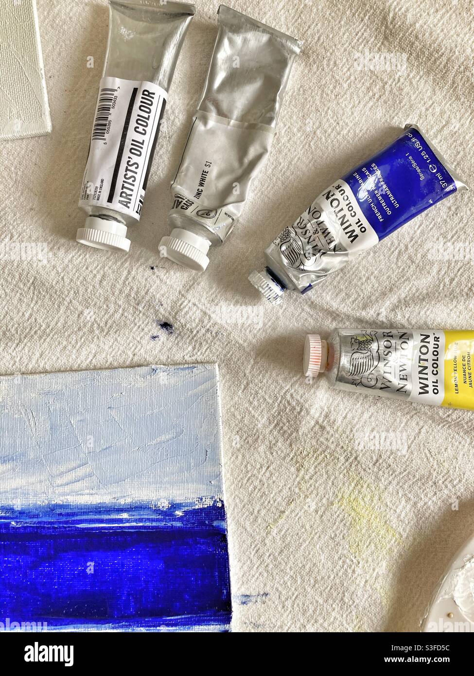 Tubes of paint hi-res stock photography and images - Alamy