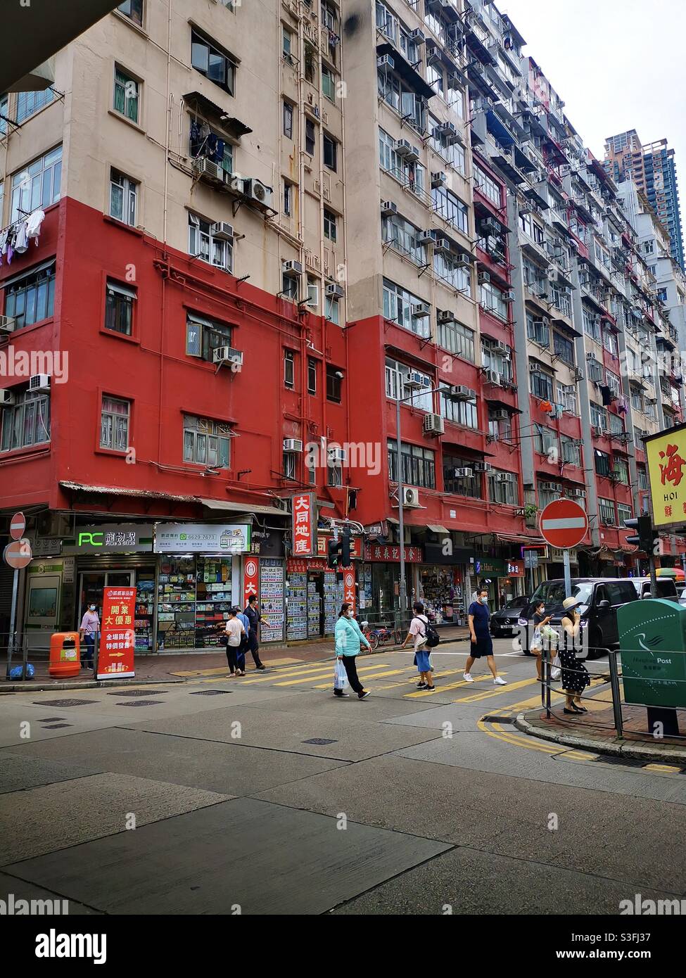 Colorful old buildings in Mong Kok , Kowloon, Hong Kong Stock Photo - Alamy