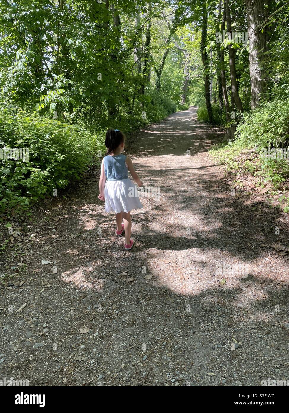 Child walking alone hi-res stock photography and images - Alamy