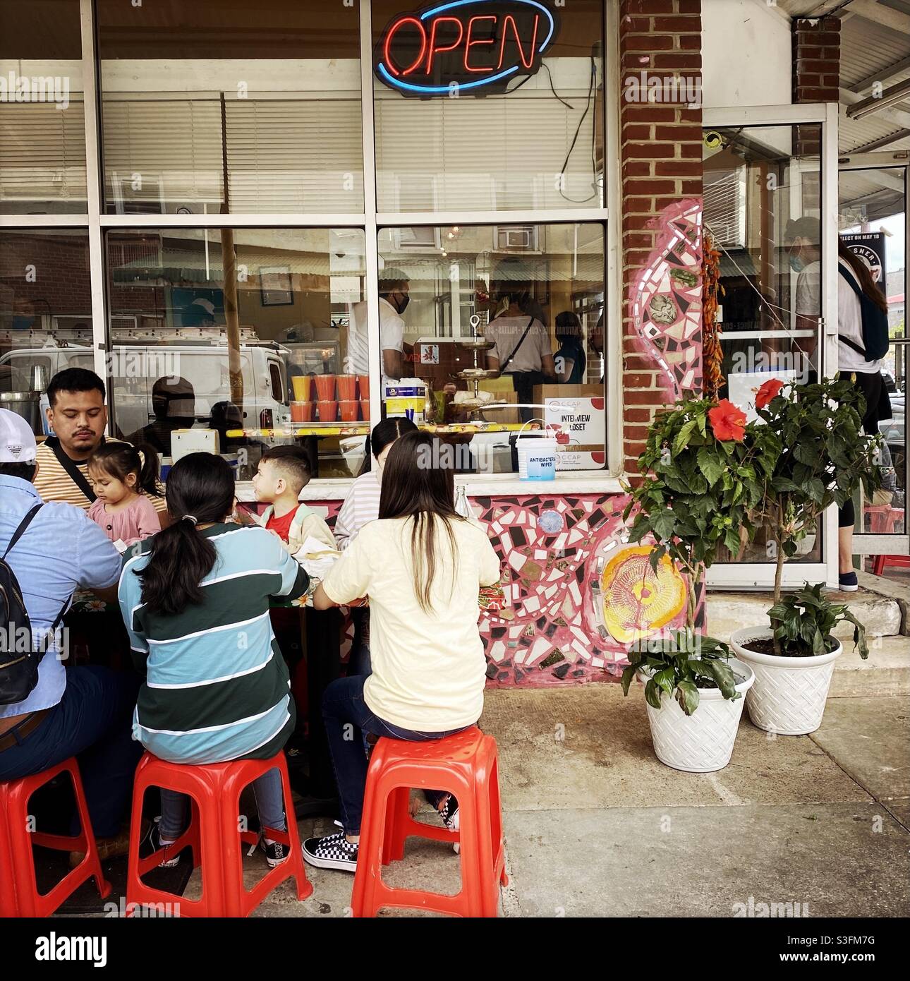 People dining outside of South Philly Barbacoa, South Philadelphia, Pennsylvania, USA. - Smartphone Captured Stock Image