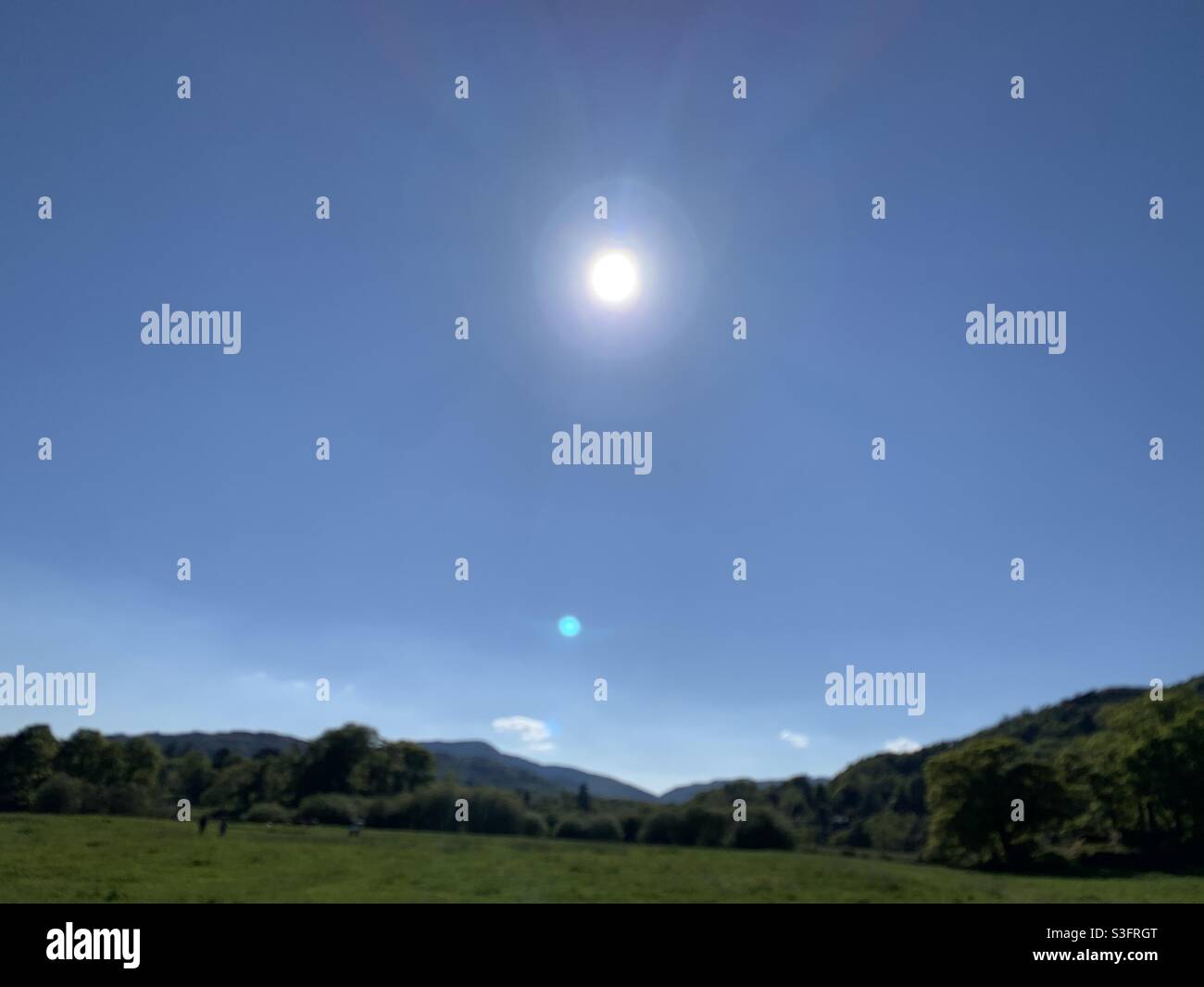 Hot sun beating down hi-res stock photography and images - Alamy