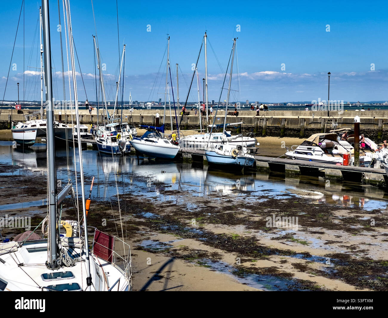Ryde marina hi-res stock photography and images - Alamy