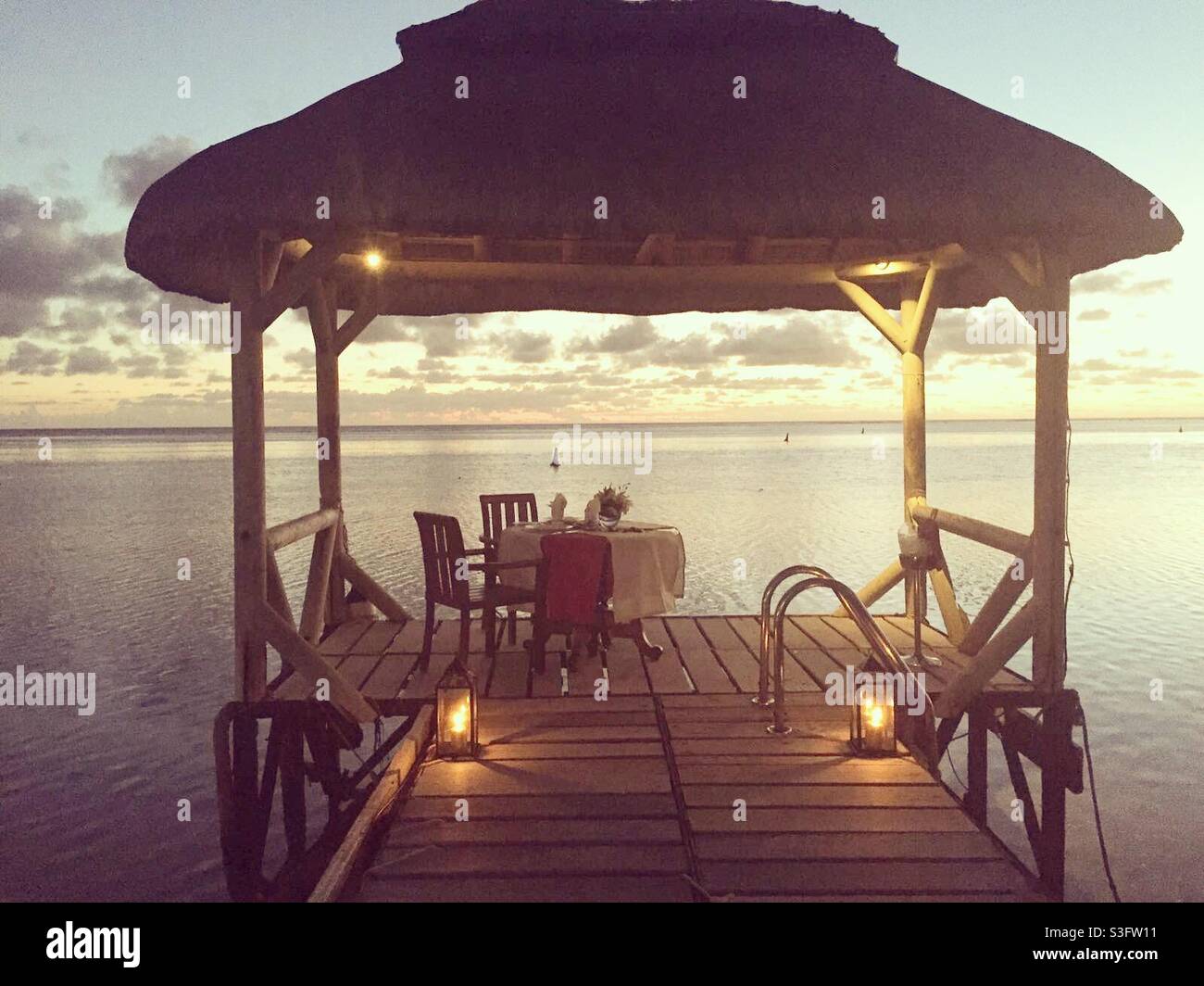 Romantic beach dinner in Mauritius Stock Photo Alamy