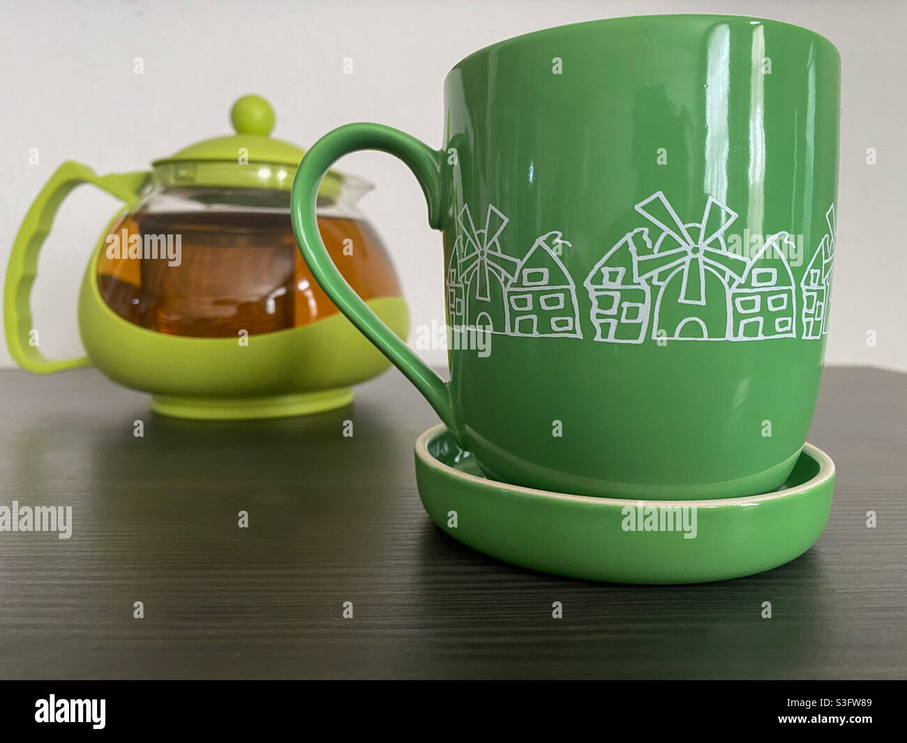 Teapot and tea cup Stock Photo Alamy