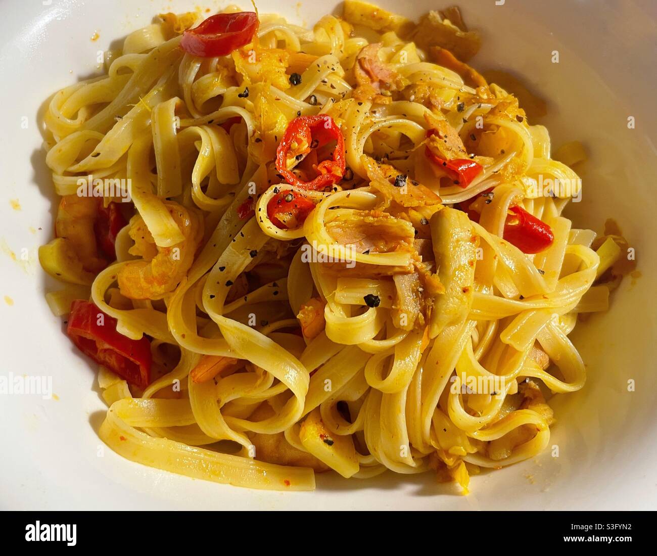 Prawn & bacon linguini Stock Photo Alamy