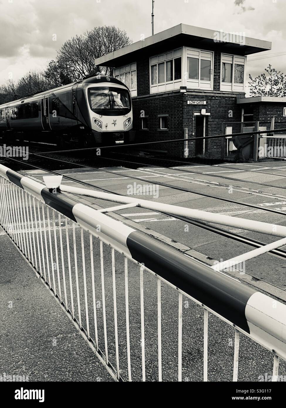 Black and white photo of the Transpennine Express travelling through Northallerton to Manchester Airport, United Kingdom Stock Photo