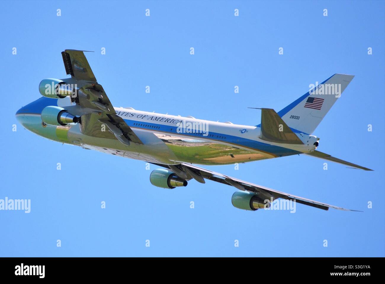 G7 Summit Cornwall: Air Force One taking off from Newquay Airport. Airplane climbing into the blue sky. Stock Photo