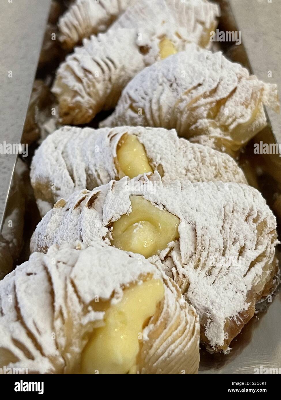 Creme Chantilly High Resolution Stock Photography And Images Alamy