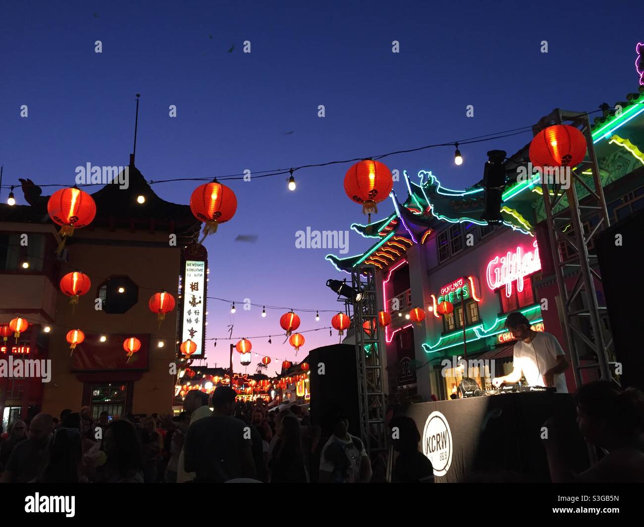 String of chinese lanterns hi-res stock photography and images - Alamy