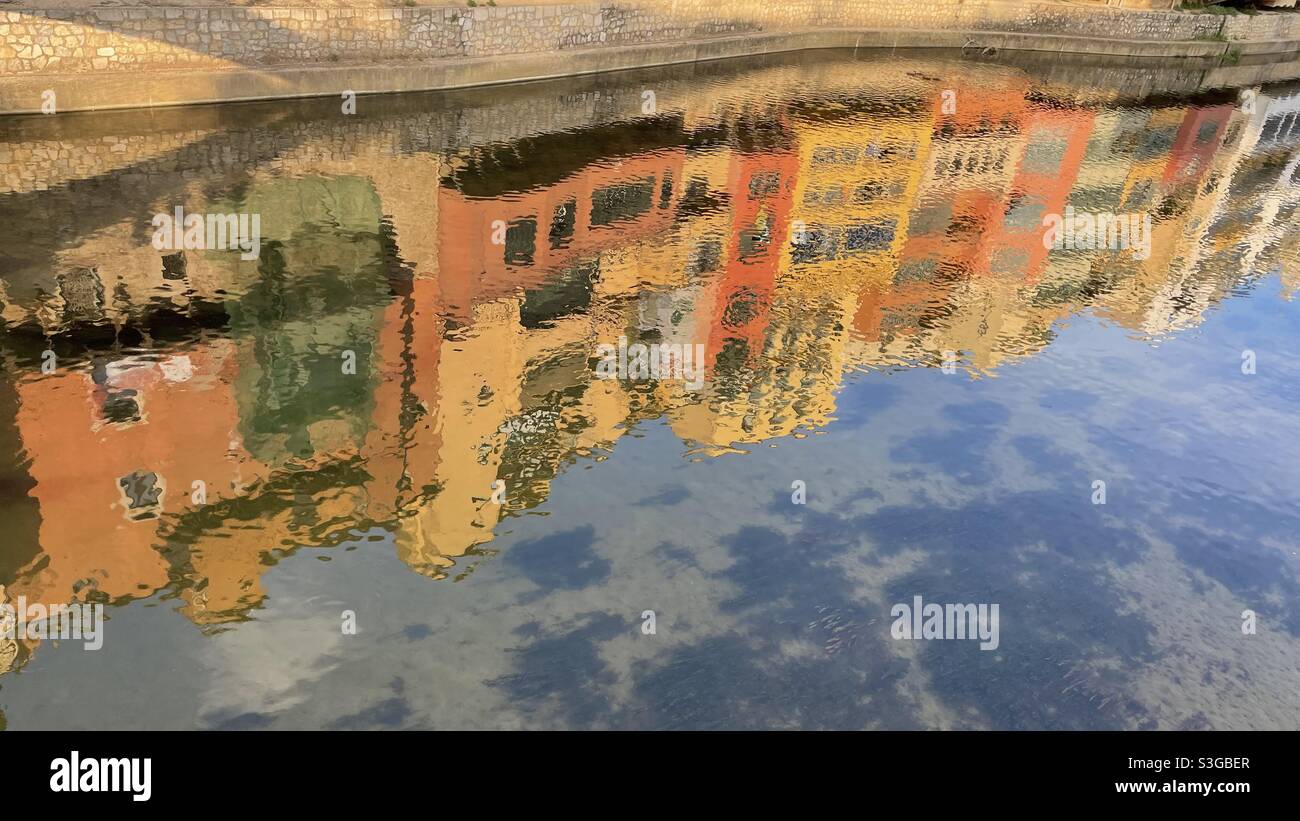 Reflection of buildings in the River Onyar in Girona, Cataluña, Spain. Stock Photo